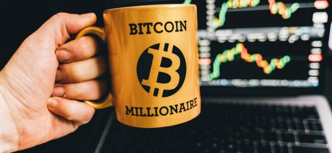 Como foi a primeira transação em Bitcoin?